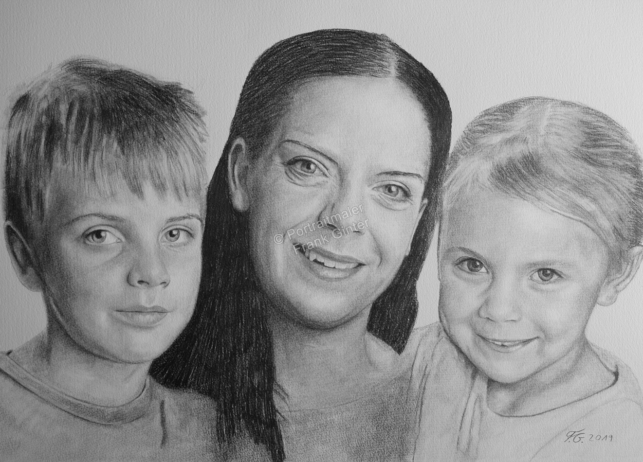 Bleistiftzeichnung, Mutter mit Ihren beiden Kindern, Kinderportraits, Familienportrait